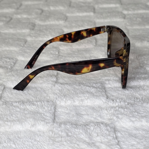 Oversized Tortoiseshell Sunglasses Brown NWOT main image 2